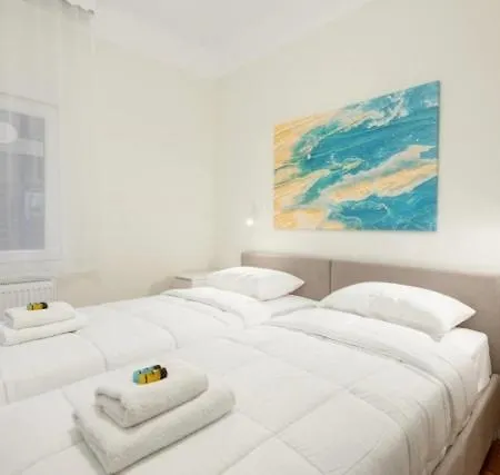 Aristotelous 3bdrm Family Apartment *